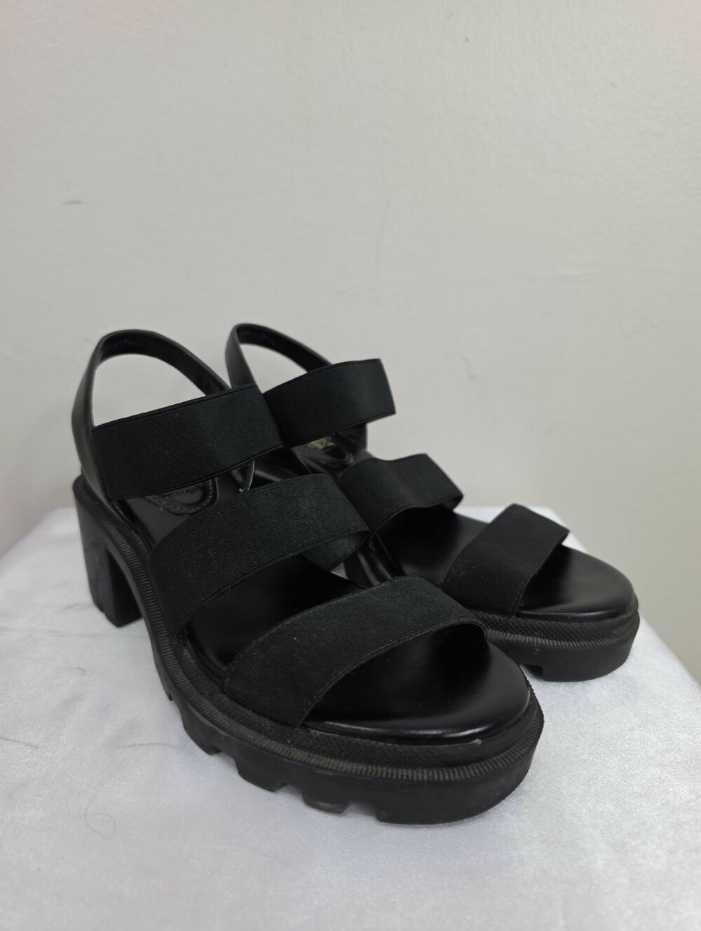 Steve Madden Black Chunky Elastic Strap Platform Sandals